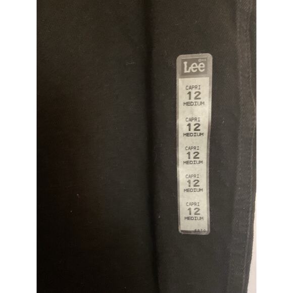 Lee Women’s Black Stretch Capri Pants Size 12 Medium NWT - Picture 3 of 5
